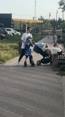 Ordinary afternoon moments captured across Astrakhan parks and streets