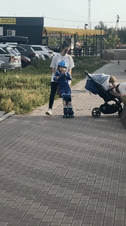 Ordinary afternoon moments captured across Astrakhan parks and streets
