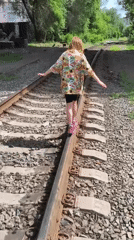 Morning walk captures flowers, railways, everyday life in Orenburg