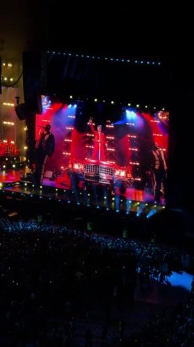 Live concert fills Milan arena with lights and a packed crowd