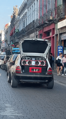 Car audio enthusiasts gather on Puebla streets