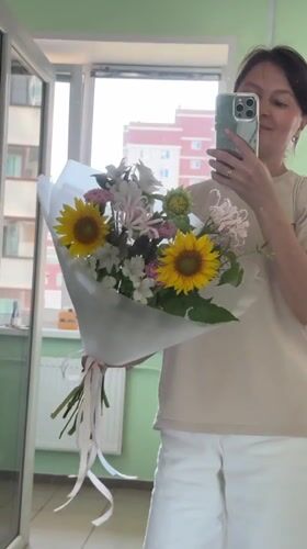 Mirror selfie with a fresh sunflower bouquet in Izhevsk