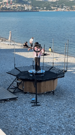 Beach entertainment draws crowds in Novorossiysk waterfront area