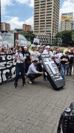 Coordinated protest with signs, banners documented in Caracas plaza