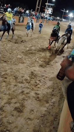 Late-night rodeo event draws crowds in Tinaquillo, Venezuela