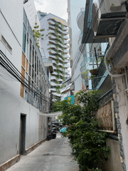 Morning street life documented in Nha Trang Ward