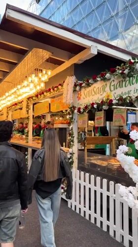 Busy outdoor street market draws crowds in Budapest