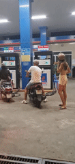 Routine refueling activity captured at Đà Nẵng gas station