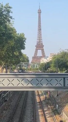 Afternoon drift through Paris's 15th, towers to carousels