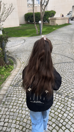 Spring afternoon moments captured across Istanbul neighborhoods