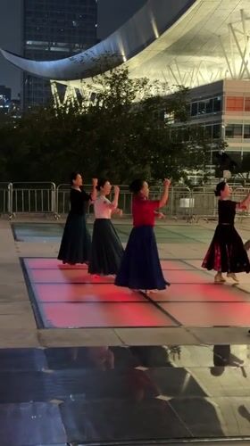 Evening dance gatherings draw crowds to Futian District plazas