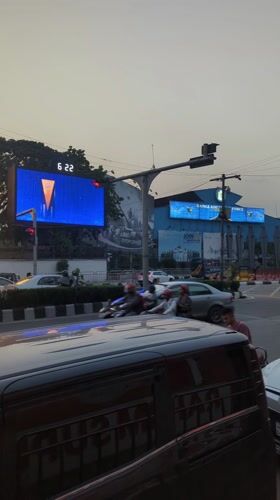 Busy intersection activity observed in Dhaka, Bangladesh