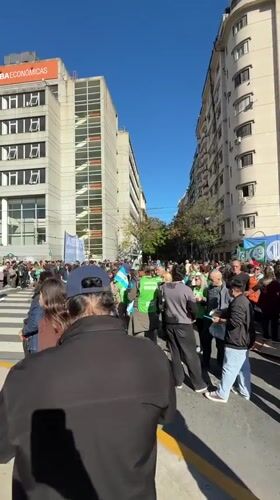 Buenos Aires protesters defend public university funding in street demonstration