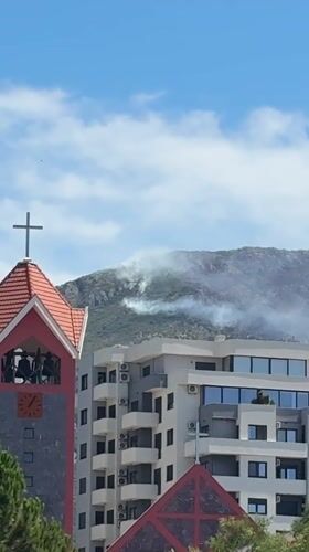 Hillside fire burns above Bar, Montenegro
