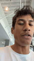 Man takes gym selfies in Los Angeles fitness center