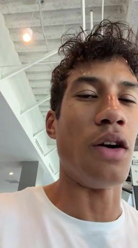 Man takes gym selfies in Los Angeles fitness center