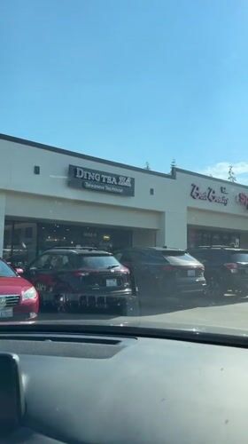 Coffee run at 85°C Bakery Cafe in Lynnwood