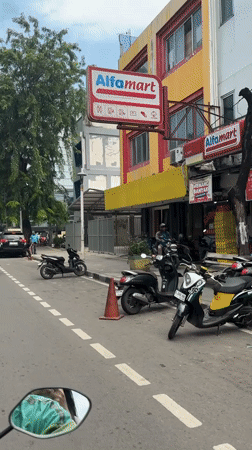 West Jakarta street scenes and selfie captured in brief morning span