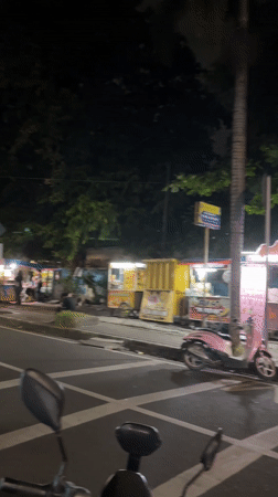 Night street food vendors draw crowds in North Jakarta