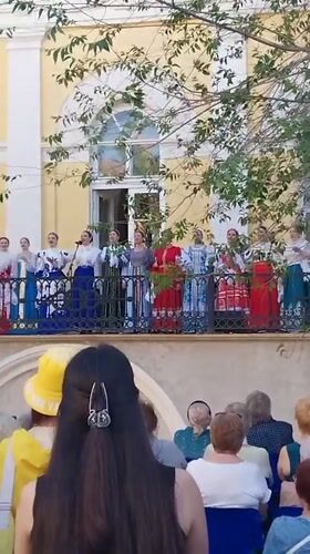 Folk choir performs traditional songs from balcony in Orenburg