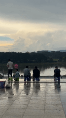 Morning scenes captured around Da Lat's lakeside after rain