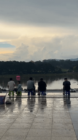 Morning scenes captured around Da Lat's lakeside after rain