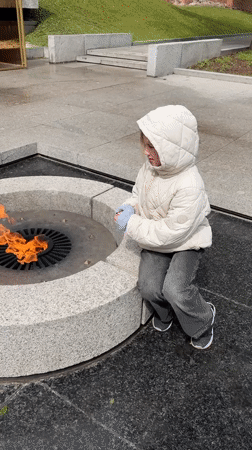 Girl visits Eternal Flame memorial in Veliky Novgorod