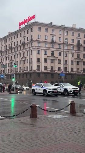 Rainy afternoon street life documented across Minsk, Belarus