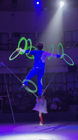 Circus performer juggles while balancing on tightrope in Moscow