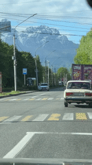 Dashcam captures street crosswalk view in Vladikavkaz