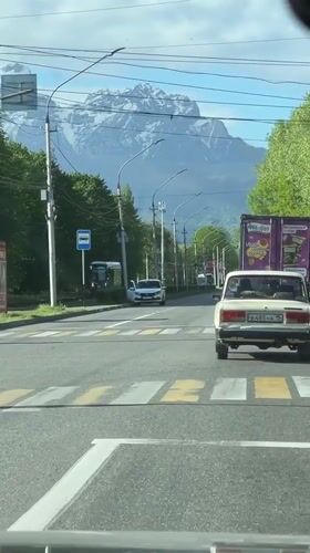 Dashcam captures street crosswalk view in Vladikavkaz