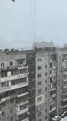 Heavy snowfall blankets Krasnoyarsk apartment buildings in spring storm