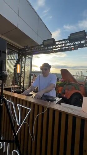Rooftop DJ party draws crowd to Kazan restaurant terrace