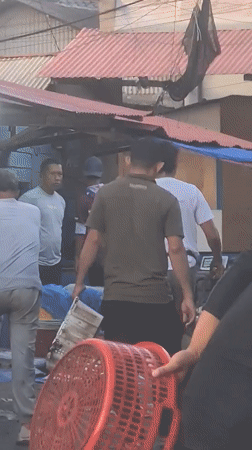 Evening fish market bustling with activity in Lhokseumawe