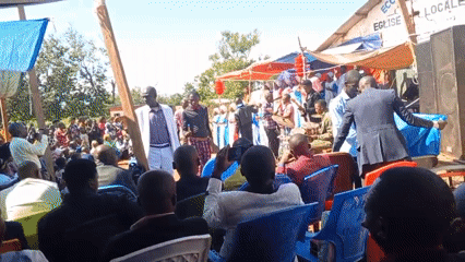 Large outdoor community gathering draws hundreds in Kalemie, DRC