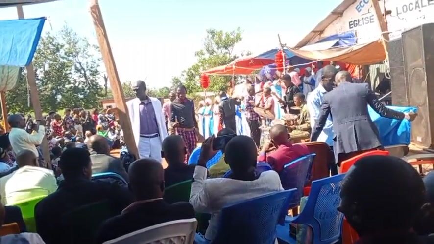 Large outdoor community gathering draws hundreds in Kalemie, DRC