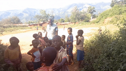 Children gather with adult in Ngalula, DRC