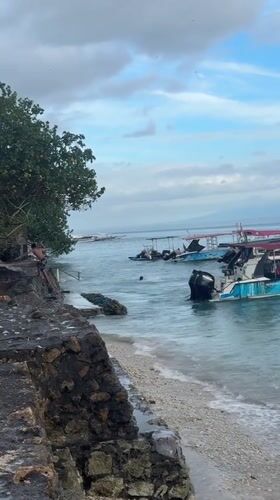 Tourist captures coastal leisure moments at Nusa Penida, Indonesia