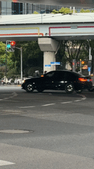 Morning traffic congestion documented at Shanghai intersection