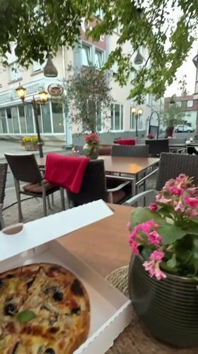 Pizza night at an outdoor restaurant in Bad Orb