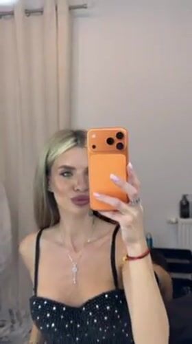 Woman documents evening in Berlin through mirror selfies and cityscapes
