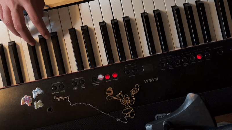 Piano session with decorative accessories observed in Buenos Aires