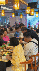 Dining and street music scenes captured in Wulingyuan