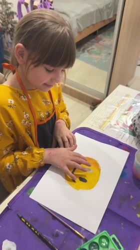 Child creates Victory Day artwork in Rusanovo, Russia