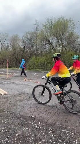 Cyclists navigate obstacle course during early morning training in Orenburg