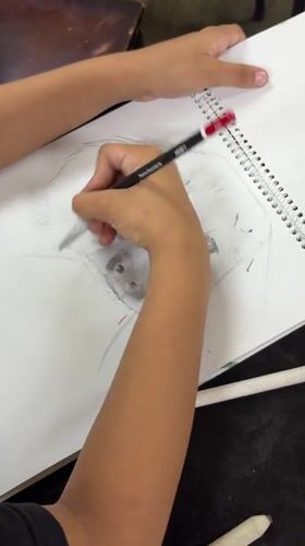 Art session documented in Guayana City with sketches, drawings