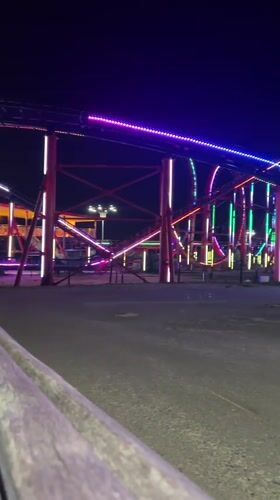 Night scenes of illuminated amusement park captured in Volgograd