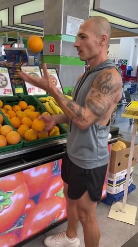 Browsing fruit stalls and snapping selfies in Pleven