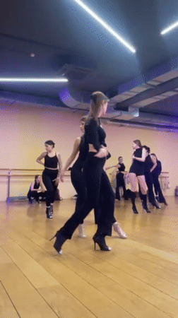 Dance class celebration in Zheleznodorozhny studio ends with flowers