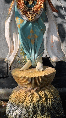 Witness documents ornate spa and cultural statues in Kuta Selatan